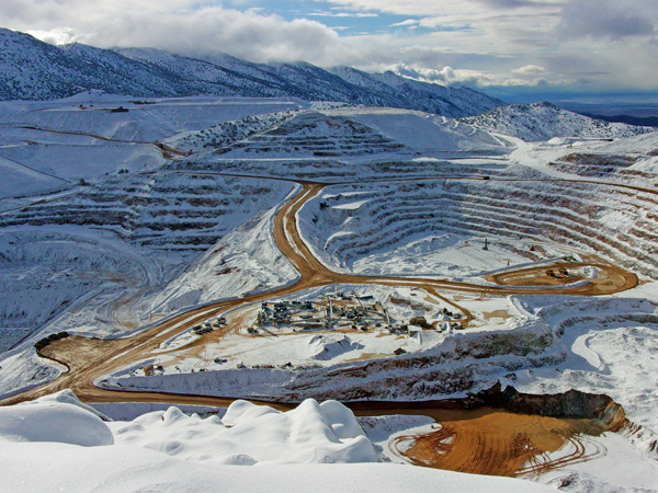industrial conveyor systems for heavy mining